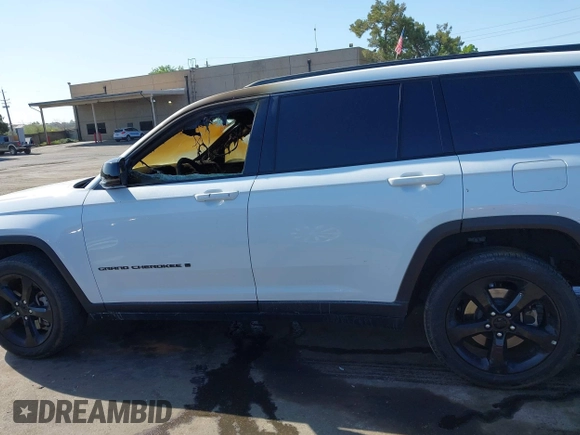 2023 Jeep Grand Cherokee Limited with VIN 1C4RJKBGXP8892800, listed as a IAAI auction lot 42161939 with Not provided miles and . Bid and sale history available at DreamBid. Image 13.