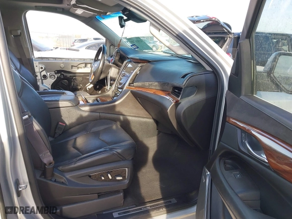 2015 Cadillac Escalade Luxury with VIN 1GYS4BKJ1FR300806, listed as a IAAI auction lot 41816789 with 131,457 mi miles. Bid and sale history available at carsss.com. Image 5.