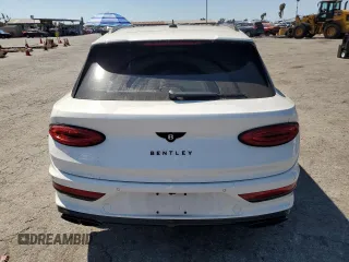2021 Bentley Bentayga V8 z VIN SJAAM2ZVXMC032804, wystawiony jako Copart lot #70631504 z przebiegiem 37 960 mil mil oraz Szkoda całkowita • Salvage title. Historia ofert i sprzedaży dostępna na DreamBid. Obrazek 6.