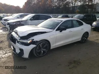 2022 Volvo S60 R-Design with VIN 7JRBR0FM5NG173957, listed as a Copart auction lot 77726584 with 27,456 mi miles and Salvage Title. Bid and sale history available at carsss.com. Image 1.