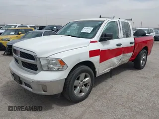 2019 Ram 1500 Tradesman z VIN 1C6RR6FG1KS514958, wystawiony jako IAAI lot #42200200 z przebiegiem 157 065 mil mil oraz . Historia ofert i sprzedaży dostępna na DreamBid. Obrazek 2.