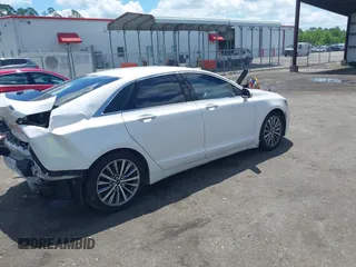2017 Lincoln MKZ Hybrid Select z VIN 3LN6L5LUXHR600982, wystawiony jako IAAI lot #42266287 z przebiegiem 201 450 mil mil oraz . Historia ofert i sprzedaży dostępna na DreamBid. Obrazek 4.