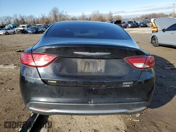2015 Chrysler 200 Limited z VIN 1C3CCCAB8FN760831, wystawiony jako Copart lot #84142374 z przebiegiem 44 584 mil mil oraz Szkoda całkowita • Salvage title. Historia ofert i sprzedaży dostępna na DreamBid. Obrazek 6.
