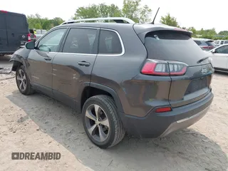 2020 Jeep Cherokee Limited z VIN 1C4PJLDB3LD614479, wystawiony jako IAAI lot #42363037 z przebiegiem 100 767 mil mil oraz . Historia ofert i sprzedaży dostępna na DreamBid. Obrazek 3.