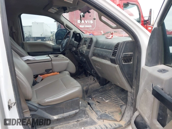 2017 Ford F-350 XL z VIN 1FT7W3AT5HED28231, wystawiony jako IAAI lot #42365678 z przebiegiem Nie podano mil oraz . Historia ofert i sprzedaży dostępna na DreamBid. Obrazek 5.