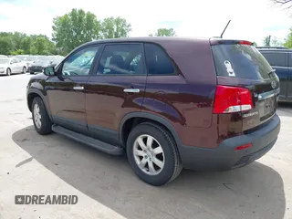 2012 Kia Sorento LX z VIN 5XYKT3A19CG286034, wystawiony jako IAAI lot #42269635 z przebiegiem 163 935 mil mil oraz . Historia ofert i sprzedaży dostępna na DreamBid. Obrazek 3.