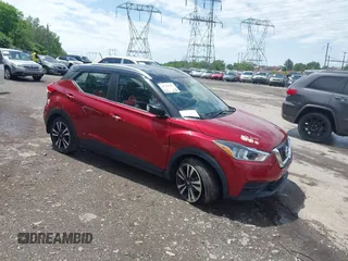 2019 Nissan Kicks SV z VIN 3N1CP5CU3KL497400, wystawiony jako IAAI lot #42290197 z przebiegiem 26 413 mil mil oraz . Historia ofert i sprzedaży dostępna na DreamBid. Obrazek 1.
