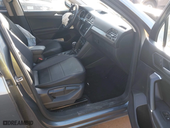 2020 Volkswagen Tiguan SE with VIN 3VV2B7AX9LM151977, listed as a IAAI auction lot 41448053 with 69,194 mi miles. Bid and sale history available at carsss.com. Image 5.