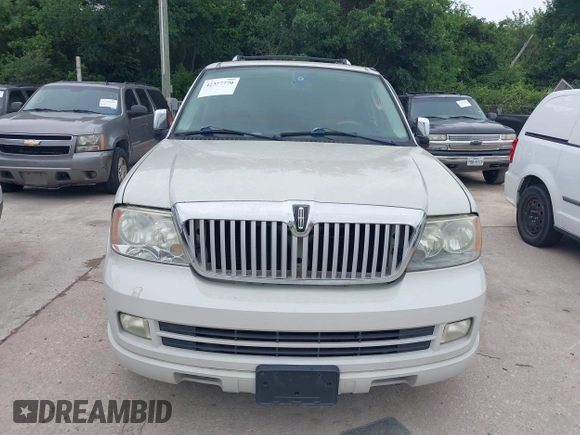 2006 Lincoln Navigator Luxury z VIN 5LMFU27536LJ11833, wystawiony jako IAAI lot #42377770 z przebiegiem 171 885 mil mil oraz . Historia ofert i sprzedaży dostępna na DreamBid. Obrazek 6.