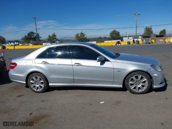 2012 Mercedes-Benz E-Class E 350 Luxury BlueTEC with VIN WDDHF2EBXCA567845, listed as a IAAI auction lot 40588402 with 93,930 mi miles. Bid and sale history available at carsss.com. Image 13.
