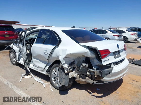 2015 Volkswagen Jetta SE z VIN 3VWD07AJ5FM346565, wystawiony jako IAAI lot #42104880 z przebiegiem 93 491 mil mil oraz . Historia ofert i sprzedaży dostępna na DreamBid. Obrazek 3.