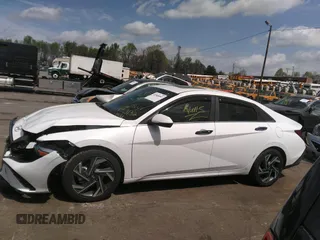 2024 Hyundai Elantra Limited z VIN KMHLN4DJ4RU093132, wystawiony jako IAAI lot #41960097 z przebiegiem 8 445 mil mil oraz . Historia ofert i sprzedaży dostępna na DreamBid. Obrazek 14.