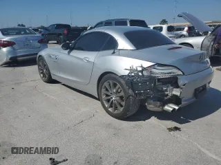 2011 BMW Z4 sDrive30i with VIN WBALM5C59BE379511, listed as a Copart auction lot 73425184 with 70,981 mi miles and Salvage Title. Bid and sale history available at carsss.com. Image 2.