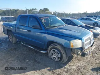 2005 Dodge Dakota SLT with VIN 1D7HE48K35S132981, listed as a IAAI auction lot 41475748 with 205,677 mi miles. Bid and sale history available at carsss.com. Image 1.