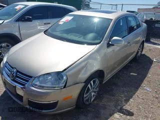 2006 Volkswagen Jetta Sedan 2.5L with VIN 3VWSG71K46M798471, listed as a IAAI auction lot 41982917 with 32,389 mi miles. Bid and sale history available at carsss.com. Image 6.