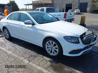 2017 Mercedes-Benz E 300 Luxury z VIN WDDZF4JB3HA236618, wystawiony jako IAAI lot #42489715 z przebiegiem 74 946 mil mil oraz . Historia ofert i sprzedaży dostępna na DreamBid. Obrazek 1.