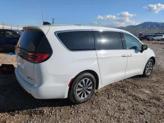 2024 Chrysler Pacifica Hybrid Select z VIN 2C4RC1S78RR123711, wystawiony jako Copart lot #55967745 z przebiegiem 12 042 mil mil oraz Nie do naprawy. Historia ofert i sprzedaży dostępna na DreamBid. Obrazek 3.