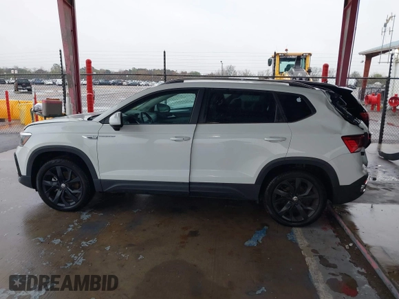 2023 Volkswagen Taos SE z VIN 3VVNX7B22PM315903, wystawiony jako IAAI lot #41305234 z przebiegiem 14 321 mil mil oraz . Historia ofert i sprzedaży dostępna na DreamBid. Obrazek 14.