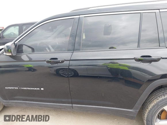 2021 Jeep Grand Cherokee Limited with VIN 1C4RJKBG2M8108265, listed as a IAAI auction lot 42099084 with 41,587 mi miles and . Bid and sale history available at DreamBid. Image 14.