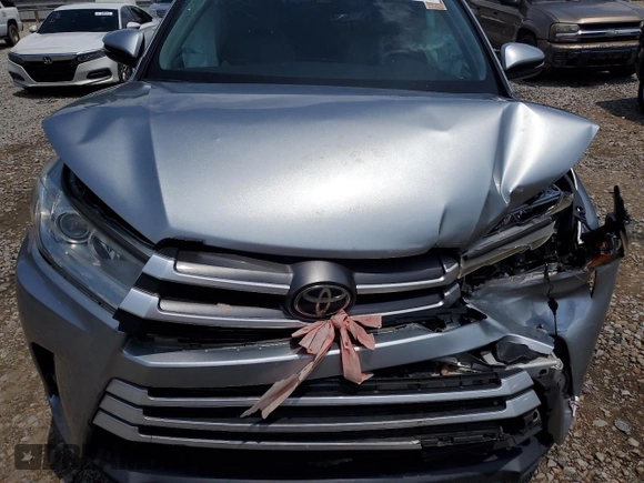2019 Toyota Highlander LE z VIN 5TDZARFH3KS055936, wystawiony jako Copart lot #57487755 z przebiegiem 123 369 mil mil oraz Czysty tytuł • Clean title. Historia ofert i sprzedaży dostępna na DreamBid. Obrazek 12.