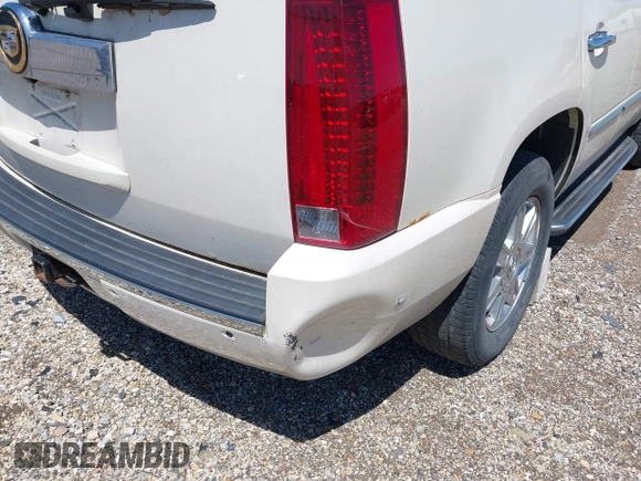 2007 Cadillac Escalade z VIN 1GYFK63827R299936, wystawiony jako IAAI lot #42254274 z przebiegiem 193 798 mil mil oraz . Historia ofert i sprzedaży dostępna na DreamBid. Obrazek 6.