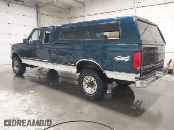 1997 Ford F-250 HD with VIN 1FTHX26G0VEB12354, listed as a IAAI auction lot 42033876 with Not Provided miles. Bid and sale history available at carsss.com. Image 3.