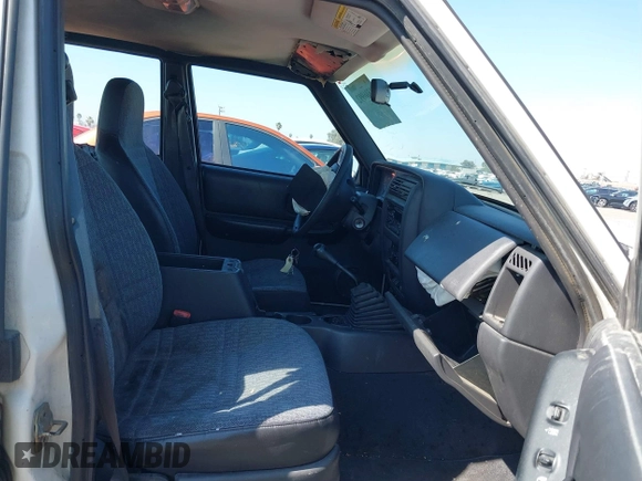 2001 Jeep Cherokee Sport with VIN 1J4FT48S81L507558, listed as a IAAI auction lot 41586992 with 279,132 mi miles. Bid and sale history available at carsss.com. Image 5.
