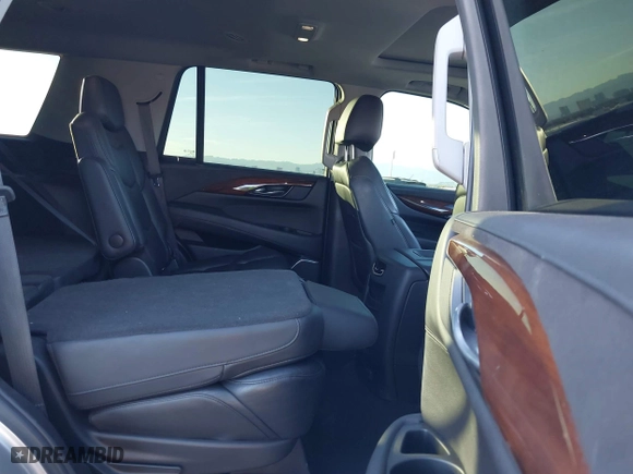 2019 Cadillac Escalade Luxury with VIN 1GYS4BKJ7KR273167, listed as a IAAI auction lot 41206905 with 81,216 mi miles. Bid and sale history available at carsss.com. Image 8.