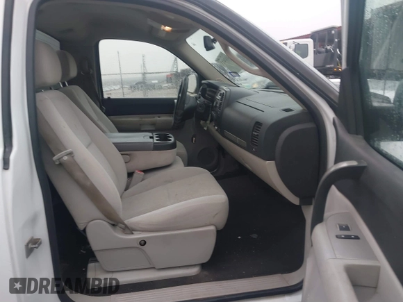 2007 Chevrolet Silverado 1500 Work Truck with VIN 1GCEC14057E602516, listed as a IAAI auction lot 41434497 with 276,087 mi miles. Bid and sale history available at carsss.com. Image 5.
