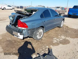2004 Volvo S60 with VIN YV1RS59VX42390431, listed as a IAAI auction lot 41663179 with 252,527 mi miles. Bid and sale history available at carsss.com. Image 4.