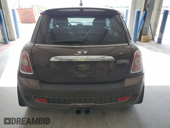 2010 MINI Hardtop S with VIN WMWMF7C51ATX45076, listed as a Copart auction lot 57240395 with 81,901 mi miles and Clean title. Bid and sale history available at DreamBid. Image 6.