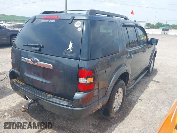 2010 Ford Explorer XLT z VIN 1FMEU6DE7AUA45736, wystawiony jako IAAI lot #42264015 z przebiegiem 239 208 mil mil oraz . Historia ofert i sprzedaży dostępna na DreamBid. Obrazek 4.