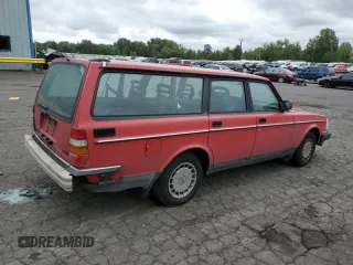 1993 Volvo 240 z VIN YV1AW8801P1942014, wystawiony jako Copart lot #69491174 z przebiegiem 145 809 mil mil oraz Szkody całkowita. Historia ofert i sprzedaży dostępna na DreamBid. Obrazek 3.