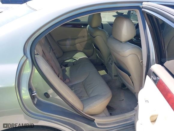 2002 Lexus ES 300 with VIN JTHBF30G320085116, listed as a IAAI auction lot 42015660 with 285,292 mi miles. Bid and sale history available at carsss.com. Image 8.