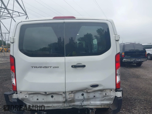 2019 Ford Transit z VIN 1FTYR1YM7KKB20309, wystawiony jako IAAI lot #42604821 z przebiegiem 42 413 mil mil oraz . Historia ofert i sprzedaży dostępna na DreamBid. Obrazek 17.