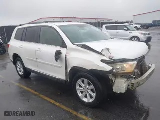 2011 Toyota Highlander with VIN 5TDBK3EH8BS055279, listed as a IAAI auction lot 41558036 with 264,928 mi miles. Bid and sale history available at carsss.com. Image 1.