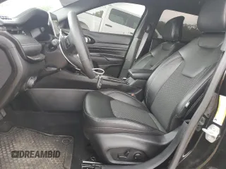 2024 Jeep Compass Latitude z VIN 3C4NJDBN4RT591517, wystawiony jako Copart lot #54611565 z przebiegiem 8 580 mil mil oraz Szkoda całkowita • Salvage title. Historia ofert i sprzedaży dostępna na DreamBid. Obrazek 7.
