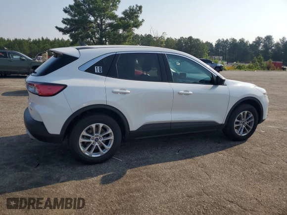 2022 Ford Escape SE z VIN 1FMCU9G63NUA60933, wystawiony jako Copart lot #58528345 z przebiegiem 210 135 mil mil oraz Czysty tytuł • Clean title. Historia ofert i sprzedaży dostępna na DreamBid. Obrazek 3.