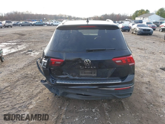 2022 Volkswagen Tiguan SE with VIN 3VV3B7AX8NM163352, listed as a IAAI auction lot 40946586 with 27,847 mi miles and . Bid and sale history available at DreamBid. Image 17.