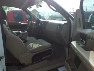 2004 Ford F-150 XLT with VIN 1FTPX14594NB00435, listed as a IAAI auction lot 42141898 with 261,217 mi miles and . Bid and sale history available at carsss.com. Image 5.