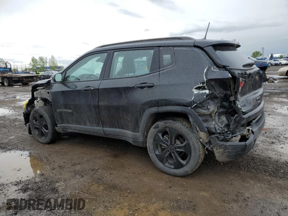 2018 Jeep Compass Latitude z VIN 3C4NJDBB8JT395817, wystawiony jako Copart lot #56929225 z przebiegiem 266 889 mil mil oraz Szkody całkowita. Historia ofert i sprzedaży dostępna na DreamBid. Obrazek 2.