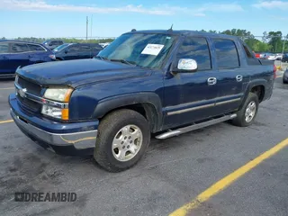 2004 Chevrolet Avalanche Z71 with VIN 3GNEK12T74G265777, listed as a IAAI auction lot 42173825 with 239,216 mi miles. Bid and sale history available at carsss.com. Image 2.