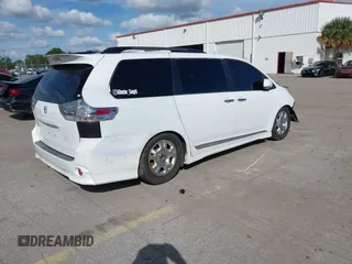 2015 Toyota Sienna SE with VIN 5TDXK3DC4FS678965, listed as a IAAI auction lot 40817635 with 147,027 mi miles. Bid and sale history available at carsss.com. Image 4.