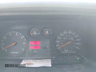 1983 Honda Civic z VIN JHMST3433DS003988, wystawiony jako IAAI lot #42069678 z przebiegiem 155 104 mil mil oraz . Historia ofert i sprzedaży dostępna na DreamBid. Obrazek 7.