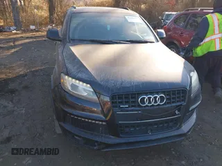2014 Audi Q7 3.0T S line Prestige with VIN WA1DGAFE5ED013147, listed as a IAAI auction lot 41432296 with 121,861 mi miles. Bid and sale history available at carsss.com. Image 6.
