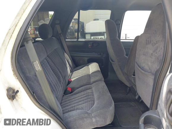 2001 Chevrolet Blazer LT z VIN 1GNDT13W712201180, wystawiony jako IAAI lot #42451872 z przebiegiem 88 433 mil mil oraz . Historia ofert i sprzedaży dostępna na DreamBid. Obrazek 8.