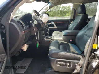 2021 Toyota Land Cruiser z VIN JTMCY7AJ0M4104637, wystawiony jako Copart lot #59397013 z przebiegiem 27 814 mil mil oraz . Historia ofert i sprzedaży dostępna na DreamBid. Obrazek 7.