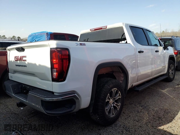 2022 GMC Sierra 1500 with VIN 1GTUUAEDXNZ561395, listed as a Copart auction lot 43474525 with 52,998 mi miles and Salvage Title. Bid and sale history available at DreamBid. Image 3.