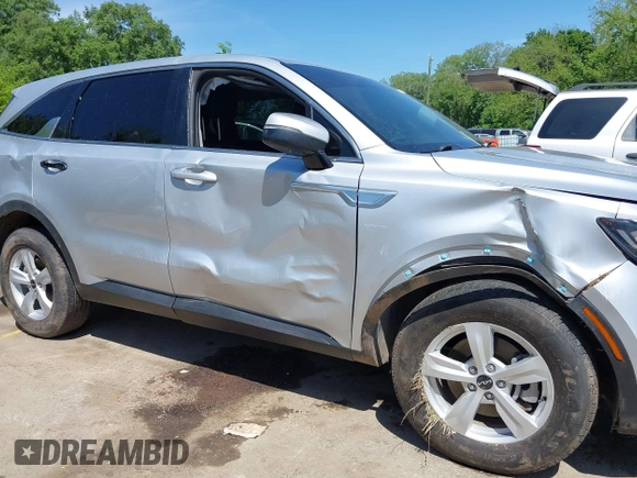 2022 Kia Sorento LX with VIN 5XYRGDLC8NG113406, listed as a IAAI auction lot 42226699 with 60,848 mi miles and . Bid and sale history available at DreamBid. Image 6.