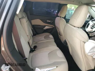 2018 Jeep Cherokee Latitude z VIN 1C4PJMCX3JD586604, wystawiony jako Copart lot #59128315 z przebiegiem 100 892 mil mil oraz Szkoda całkowita • Salvage title. Historia ofert i sprzedaży dostępna na DreamBid. Obrazek 11.